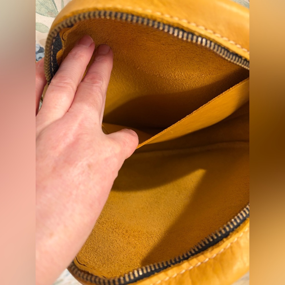 Sunflower Circle Crossbody bag large by Portland Leather - Picture 9 of 12